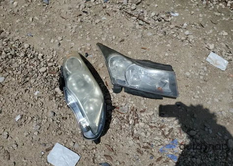 2013 Toyota Corolla Base z USA, uszkodzony, nr VIN 5YFBU4EE4DP095215